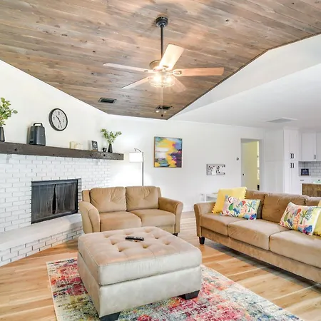 Idyllic Tampa Home With Private Pool 11 Mi To Beach